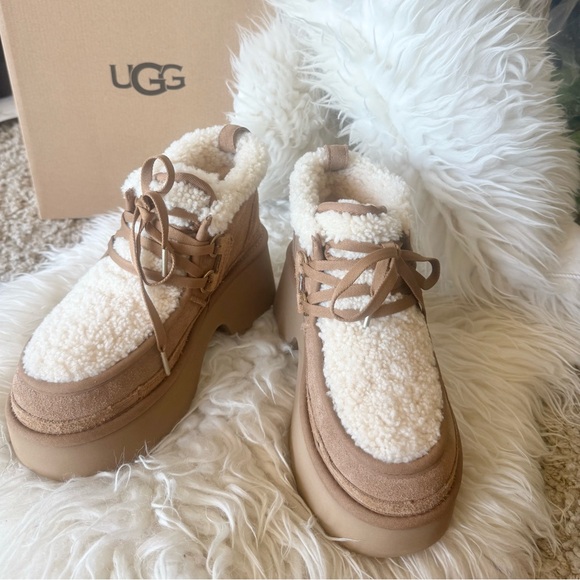UGG CLASSIC NEW HEIGHTS LACE UP Boots*NEW - Picture 1 of 11